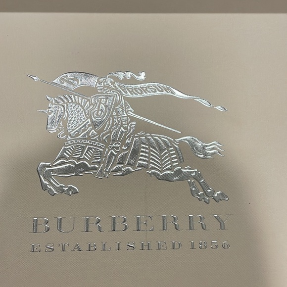 Burberry Flat Boot 👢 Authentic - Picture 8 of 11